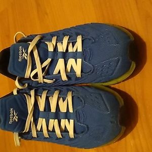 Boys Reebok Sneakers size 2.5